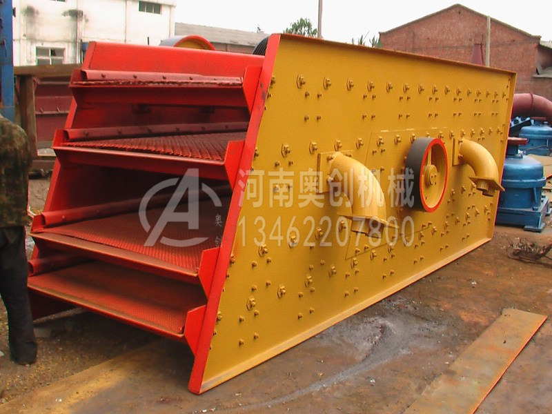 如果在使用圓振篩的過程中材料量太大，設(shè)備篩網(wǎng)會(huì)松弛