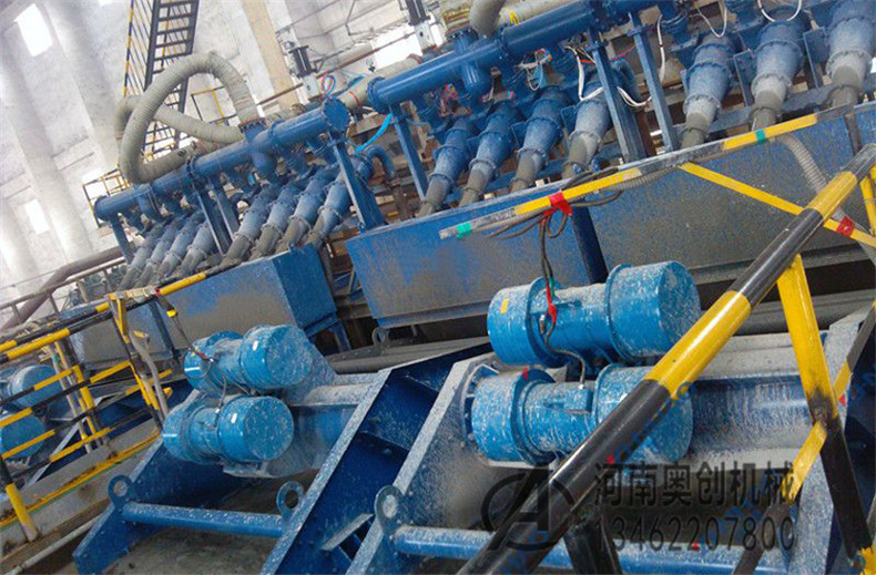 圓振篩在篩分材料的工作過(guò)程中起著至關(guān)重要的作用