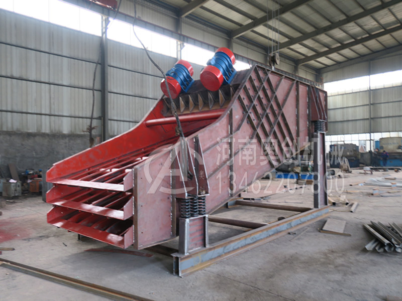 礦用直線振動篩激振力的大小會影響材料的篩選效率