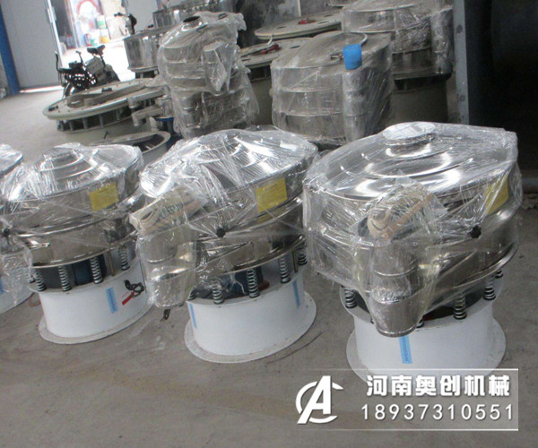 超細(xì)粉振動(dòng)篩生產(chǎn)時(shí)分粉塵逸散呢？該如何解決這一問題呢？