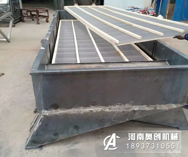 鋼結構振動篩網和木質結構振動篩網兩種結構各有什么優(yōu)缺點？