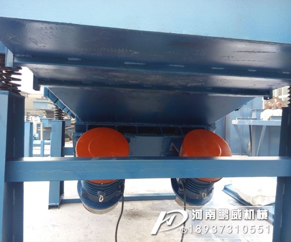 不銹鋼直線篩使用的振動電機轉(zhuǎn)速與振幅有什么關(guān)系？