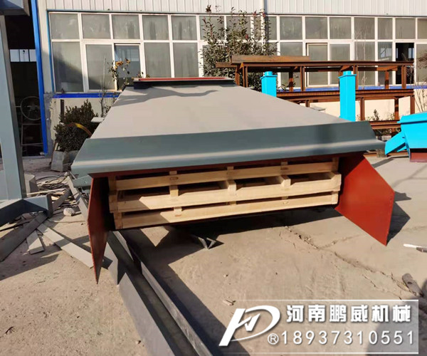 小型直線(xiàn)運(yùn)動(dòng)振動(dòng)篩突然料跑邊一邊去是什么原因？