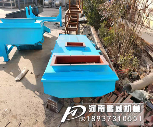 直線振動篩運行時產(chǎn)生物料跑偏，7大原因如下