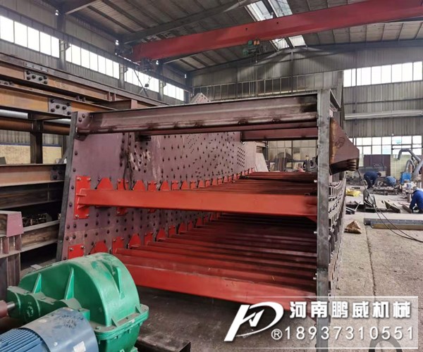 物料潮濕堵網(wǎng)問題用那種振動(dòng)篩可以解決？