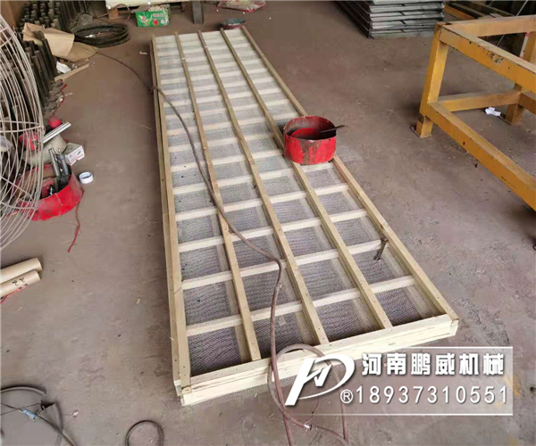 土石圓振動(dòng)篩篩網(wǎng)堵泥怎么樣解決？