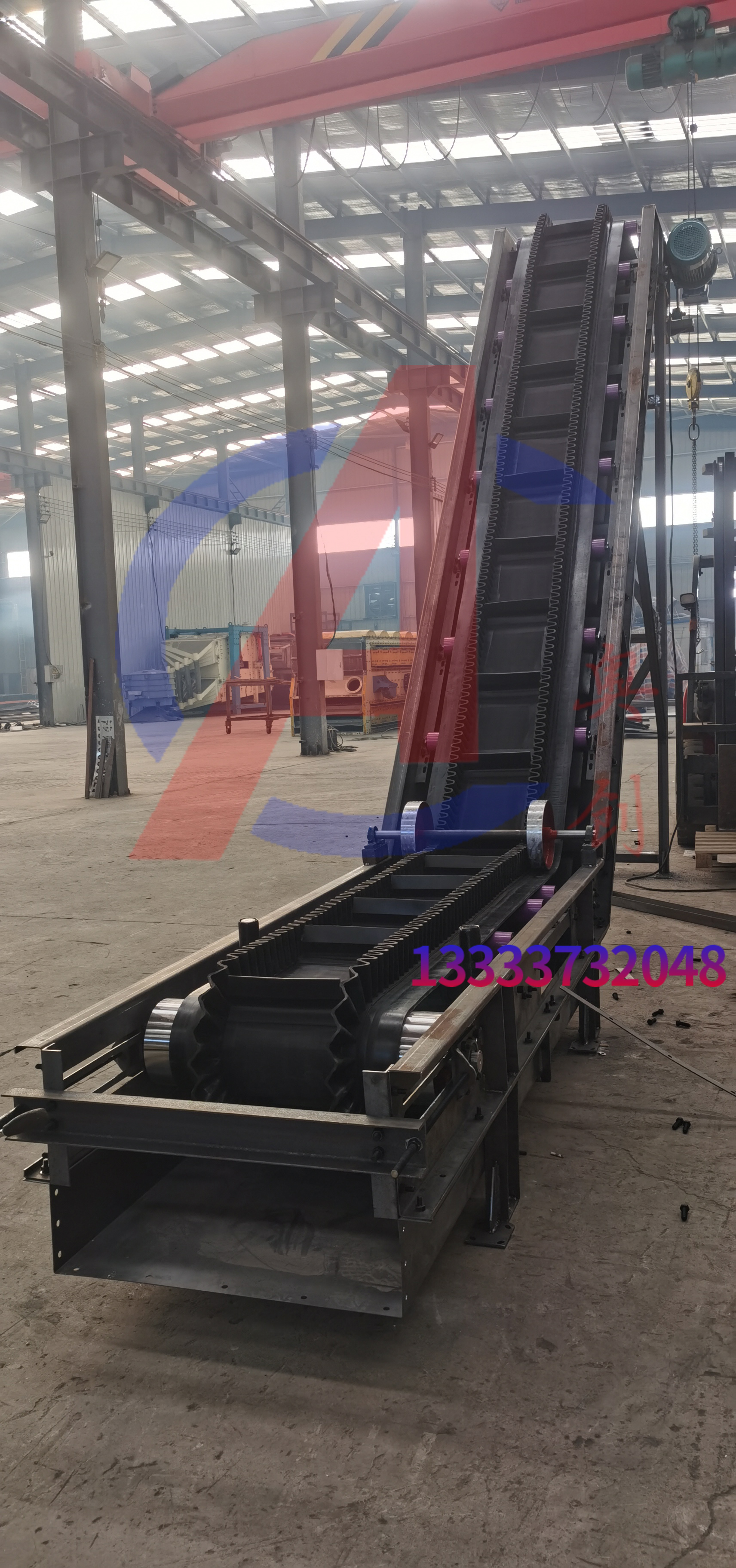 水平皮帶機(jī)與大傾角皮帶機(jī)對比